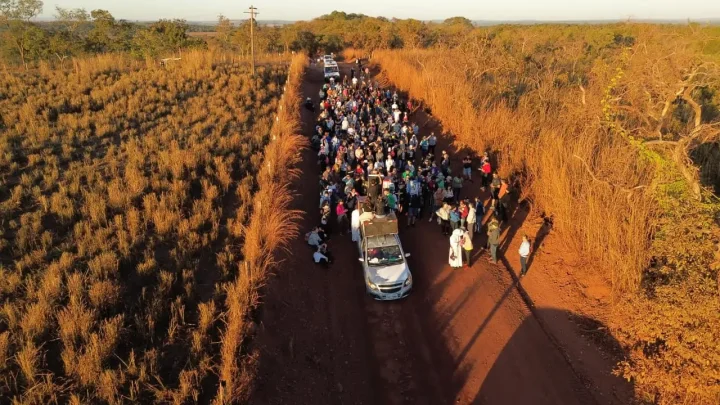Com percurso de 13 km, romaria do Divino Pai Eterno reúne centenas de fiéis em Barra do Garças
