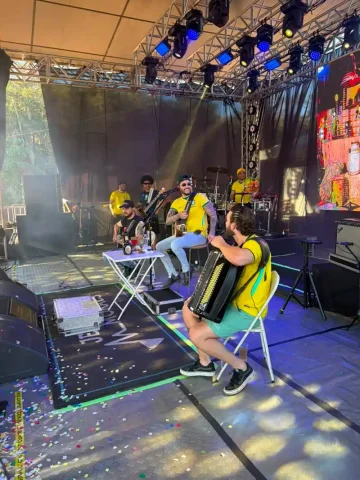 Show de Jefferson Moraes reúne grande público na Praia do Bosque em Barra do Garças
